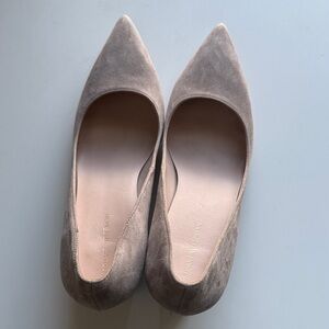 Stuart Weitzman
AVENUE 75 SLEEK BLOCK PUMP